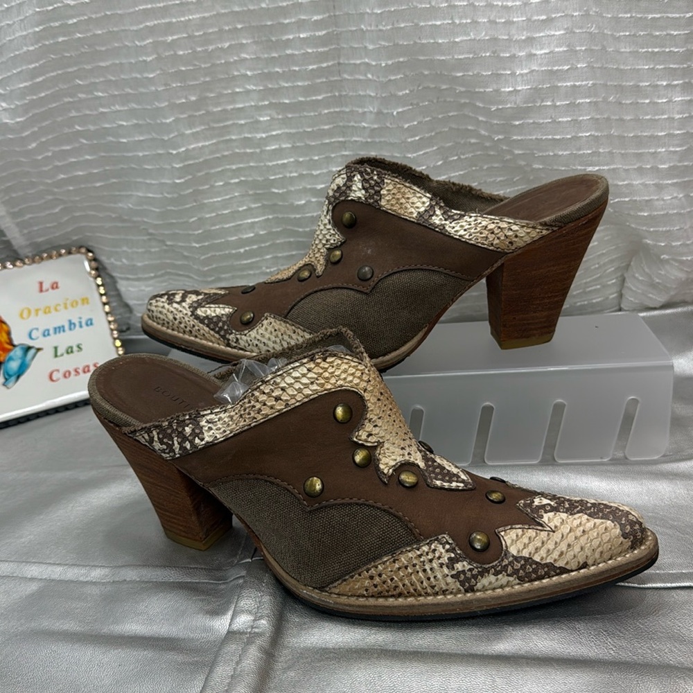 (Z2) 58 Western Boutique Style Embossed Vintage Snakeskin Mules, Size 8.5 M